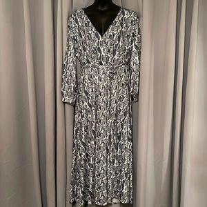 ELOQUII woman’s Gray Snakeskin Tie Waist Long Sleeve Wrap Maxi Dress size 20